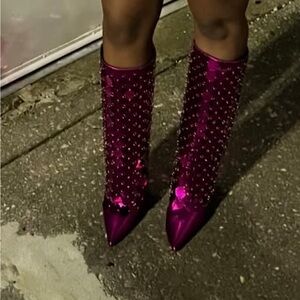 AKIRA Women's Fuchsia Studded Heeled Boots